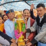 पिनानी में क्रिकेट टूर्नामेंट का डॉ निशंक ने किया उद्घाटन