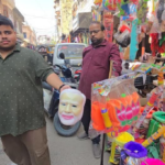 इस बार पीएम मोदी का मुखौटा बना होली पर बच्चों के आर्कषण का केन्द्र