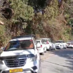 मोती लाल नेहरू मार्ग पर वेवरली चौक पर जाम लगने से लोग परेशान