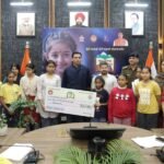 नवरात्र पर डीएम ने की देवियों की स्तुति; 10 बालिकाओं की शिक्षा पुनर्जीवित