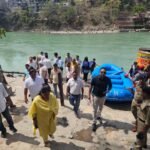 कुंभ मेला तैयारीः मेला प्रशासन ने विधायक के साथ स्वर्गाश्रम क्षेत्र का भ्रमण कर घाटों का लिया जायजा