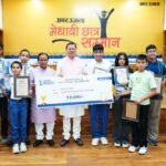 सीएम ने मेधावी छात्र-छात्राओं को सम्मानित किया