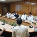 मंत्री खजान दास ने वर्षाकाल में सम्भावित समस्याओं से निपटने की तैयारियों को लेकर ली बैठक