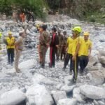 तमक नाले में ह्यूम पाइप डालकर अस्थाई मोटर मार्ग तैयार, वाहनों की आवाजाही हुई सुचारु